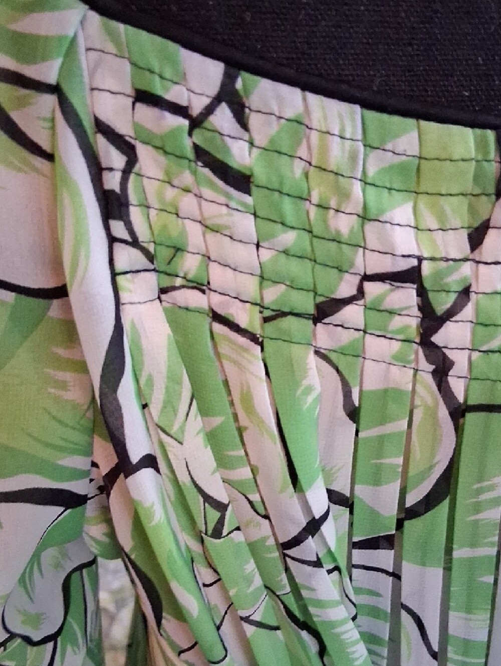 Green Floral Square-Neck Midi Dress - Picture 4 of 9